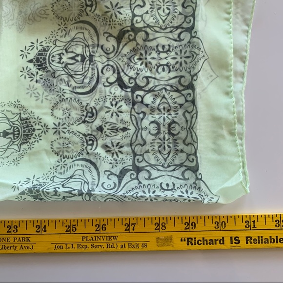 🌸New🌸 Women’s Lightweight Scarves 4 Colors Available 31”W x 59”L - Picture 12 of 13